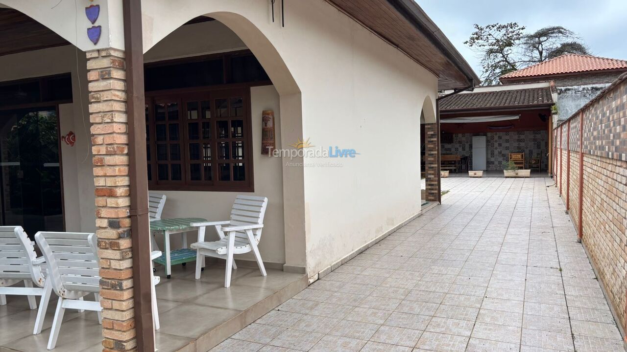 Casa para aluguel de temporada em Ubatuba (Toninhas)