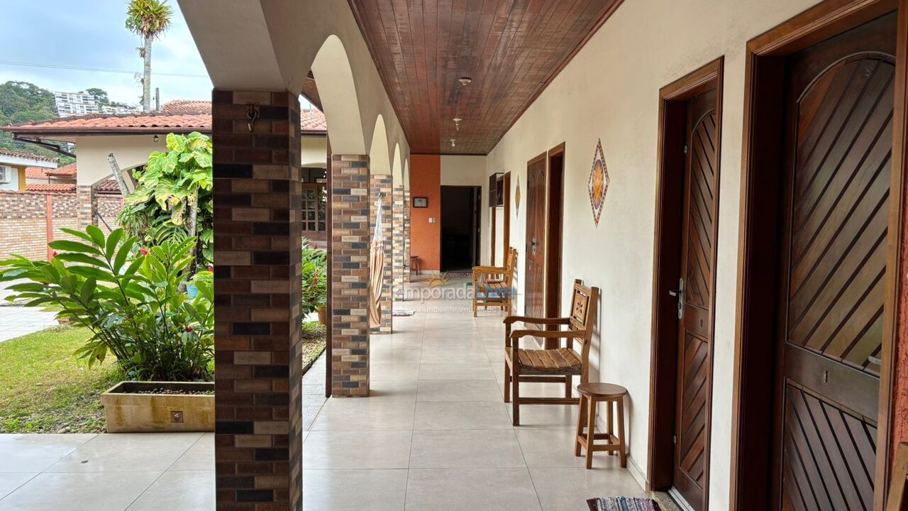 Casa para aluguel de temporada em Ubatuba (Toninhas)