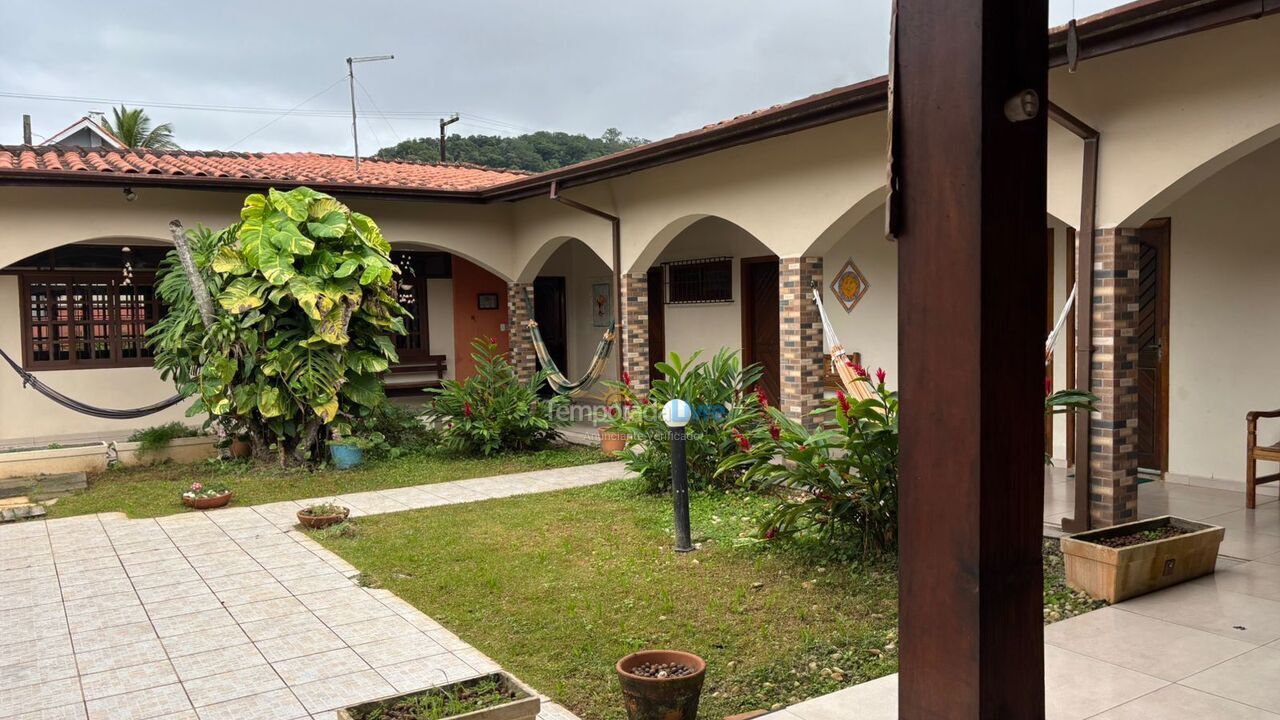Casa para aluguel de temporada em Ubatuba (Toninhas)