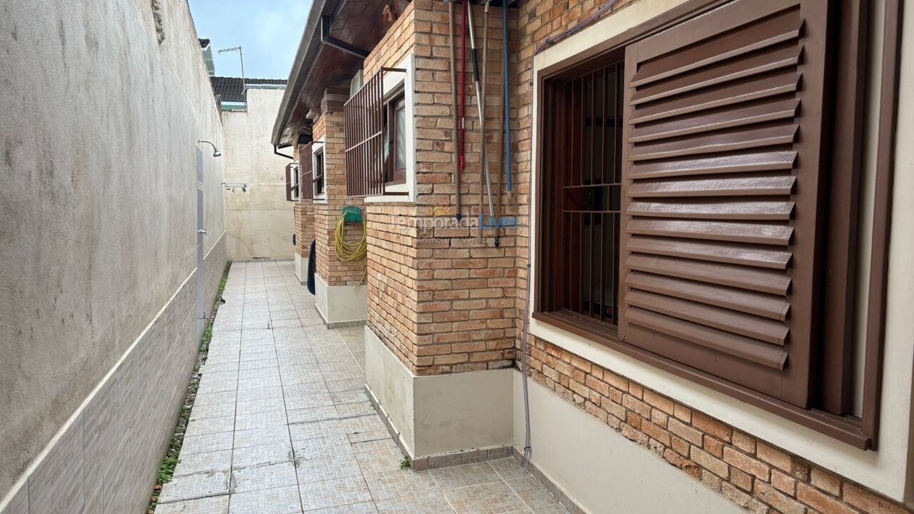 Casa para aluguel de temporada em Ubatuba (Toninhas)