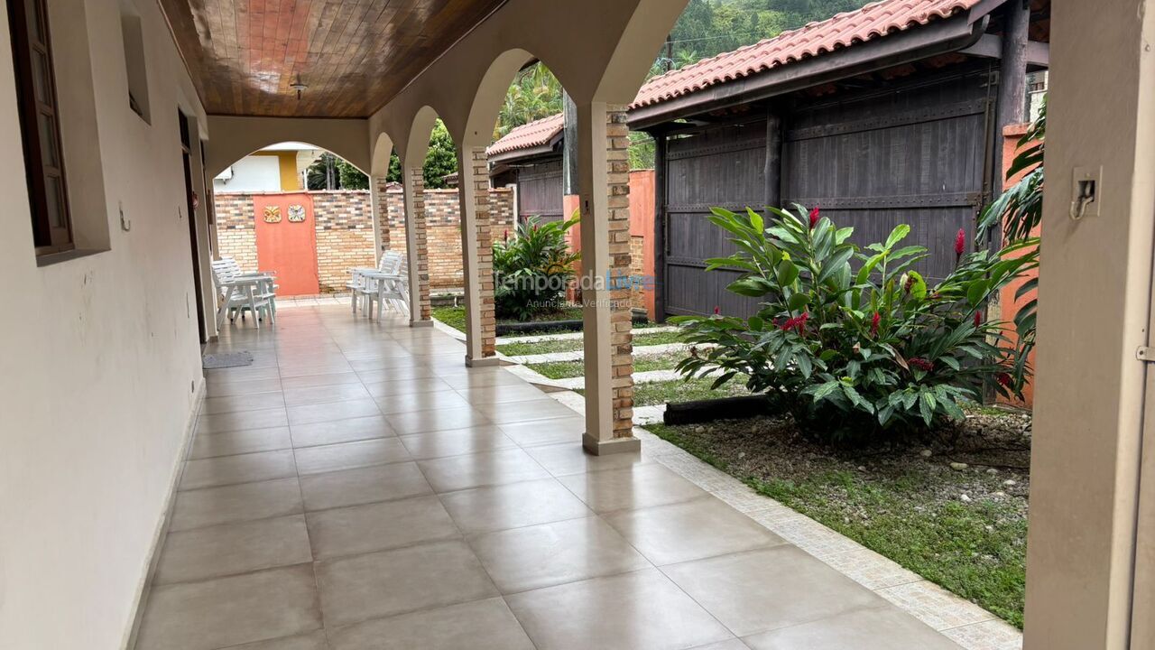 Casa para aluguel de temporada em Ubatuba (Toninhas)