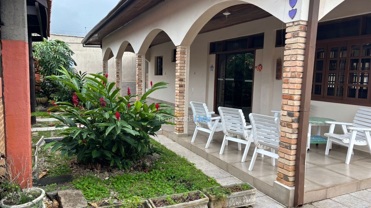 Casa para aluguel de temporada em Ubatuba (Toninhas)