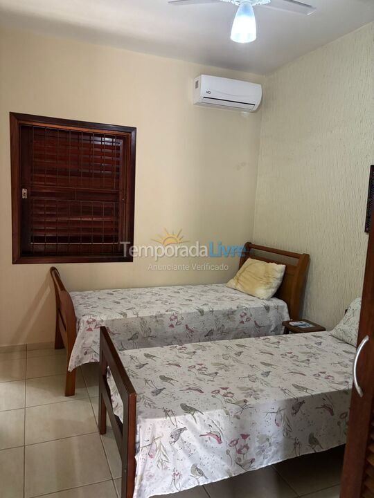 Casa para aluguel de temporada em Ubatuba (Toninhas)