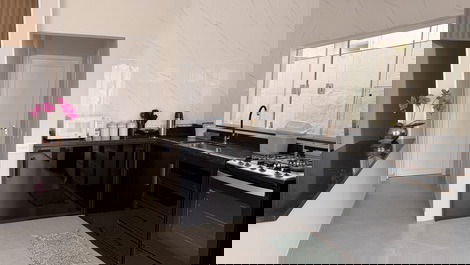 FOOT IN THE SAND HOUSE WITH SWIMMING POOL 10 m from GUARUJÁ COVE