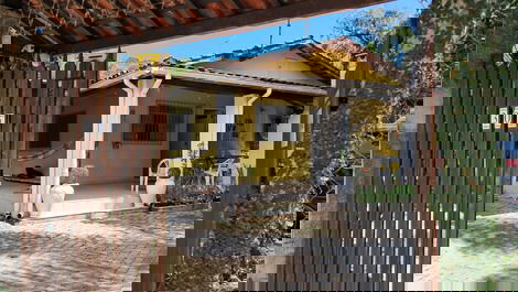 Super airy and tree-filled single-story house