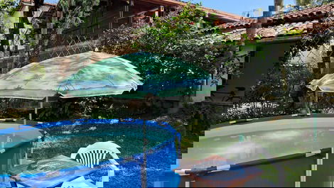 Super airy and tree-filled single-story house