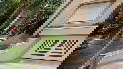 Mansion with 8 suites, sleeps 16, pool in Jurerê Internacional