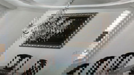 Mansion with 8 suites, sleeps 16, pool in Jurerê Internacional