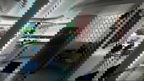 Mansion with 8 suites, sleeps 16, pool in Jurerê Internacional