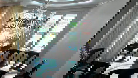 Mansion with 8 suites, sleeps 16, pool in Jurerê Internacional