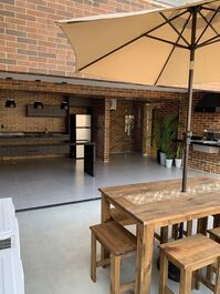 Apartamento para 8 personas, a 200 metros de la playa, con vistas al mar.