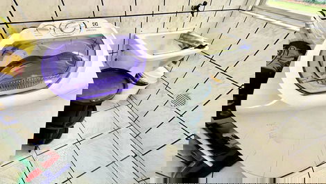 Apartamento com 2 dormitórios na Quadra do Mar em Meia Praia