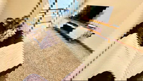 Apartamento com 2 dormitórios na Quadra do Mar em Meia Praia