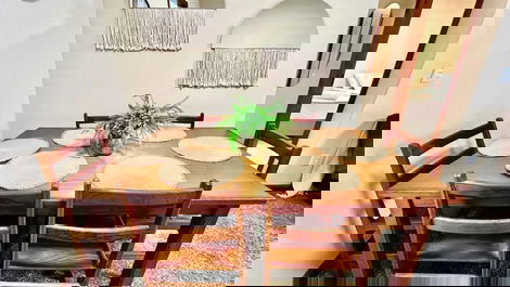 Apartamento com 2 dormitórios na Quadra do Mar em Meia Praia