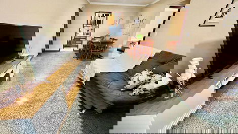 Apartamento com 2 dormitórios na Quadra do Mar em Meia Praia