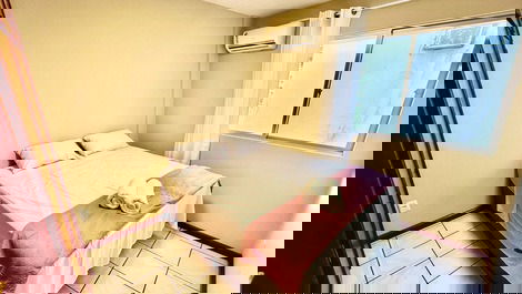 Apartamento com 2 dormitórios na Quadra do Mar em Meia Praia