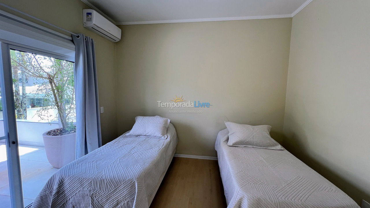 House for vacation rental in Florianopolis (Jurerê Internacional)