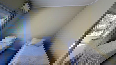 House in Jurere Internacional with pool, 4 blocks from the beach.