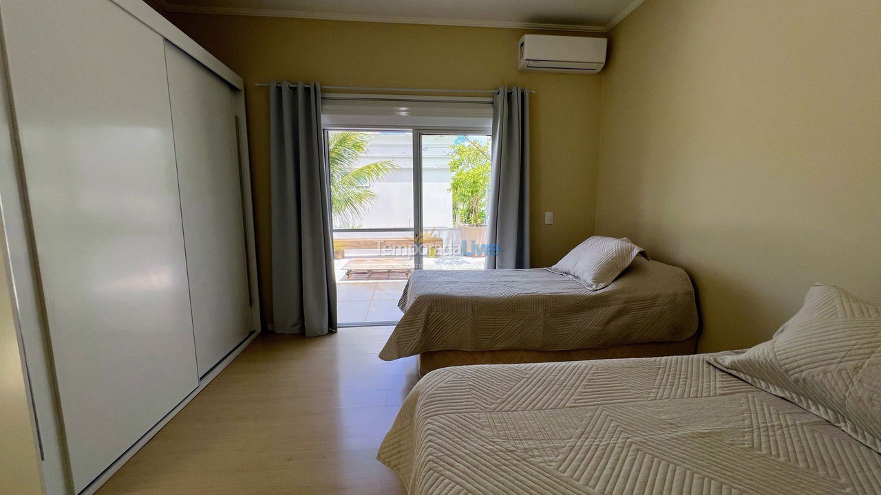 House for vacation rental in Florianopolis (Jurerê Internacional)