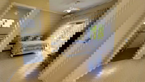 House in Jurere Internacional with pool, 4 blocks from the beach.