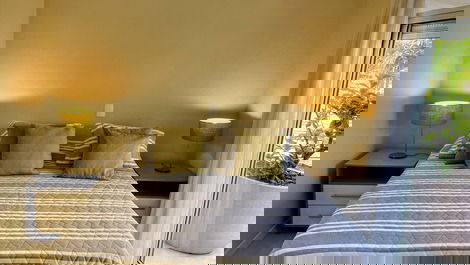 House in Jurere Internacional with pool, 4 blocks from the beach.