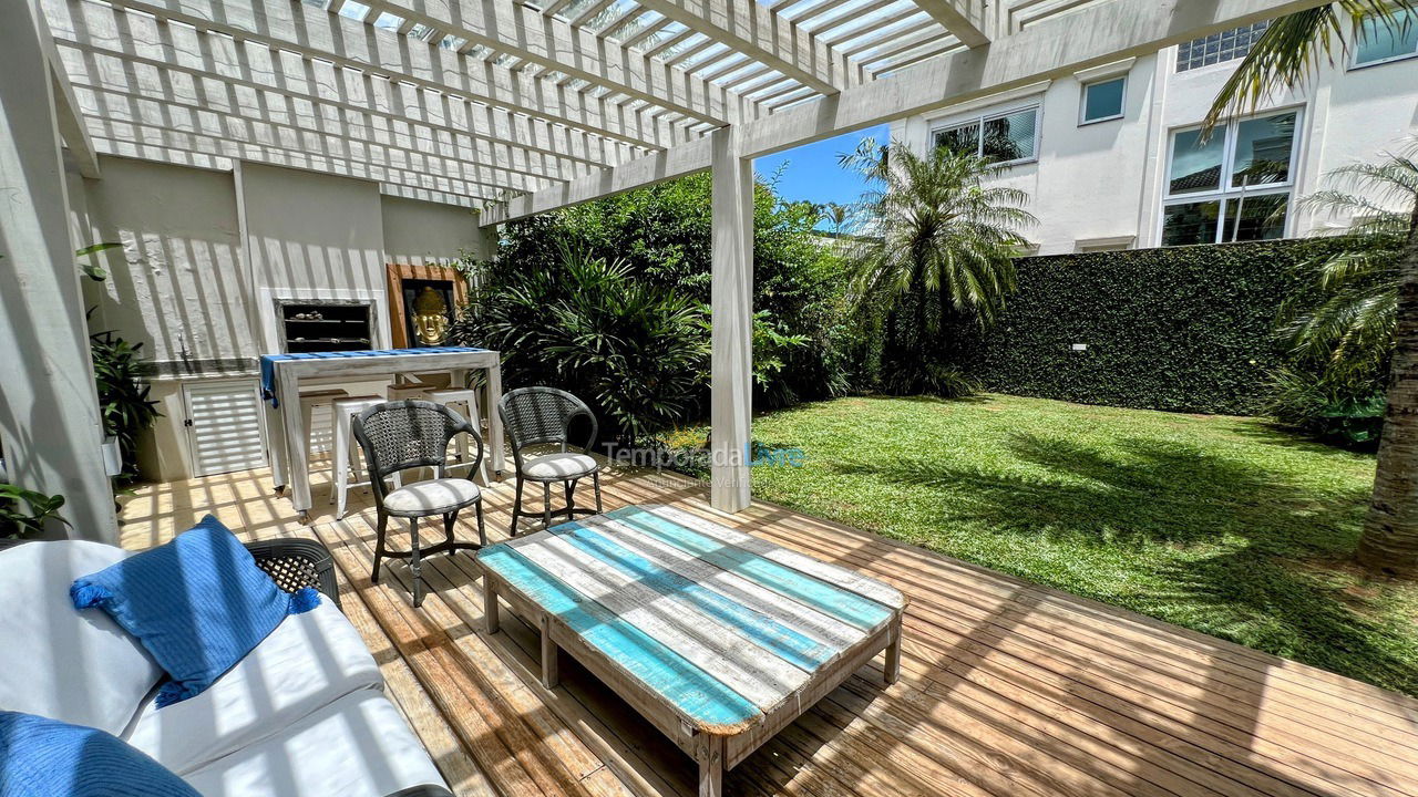 House for vacation rental in Florianopolis (Jurerê Internacional)