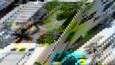 House in Jurere Internacional with pool, 4 blocks from the beach.