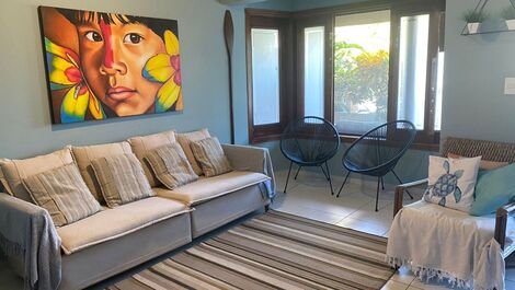 Single-story house in gated community Morada da Praia.