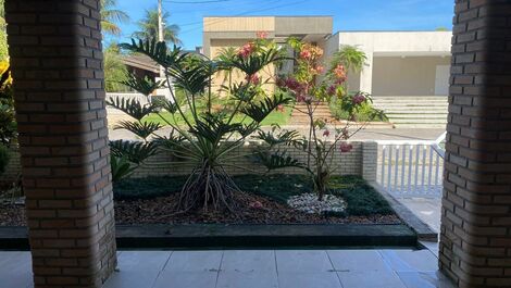 Single-story house in gated community Morada da Praia.