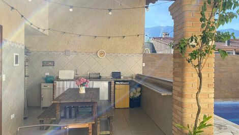 Single-story house in gated community Morada da Praia.