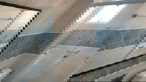 Balneario Camboriú, vista a la noria, piso alto, barbacoa, plaza de aparcamiento.