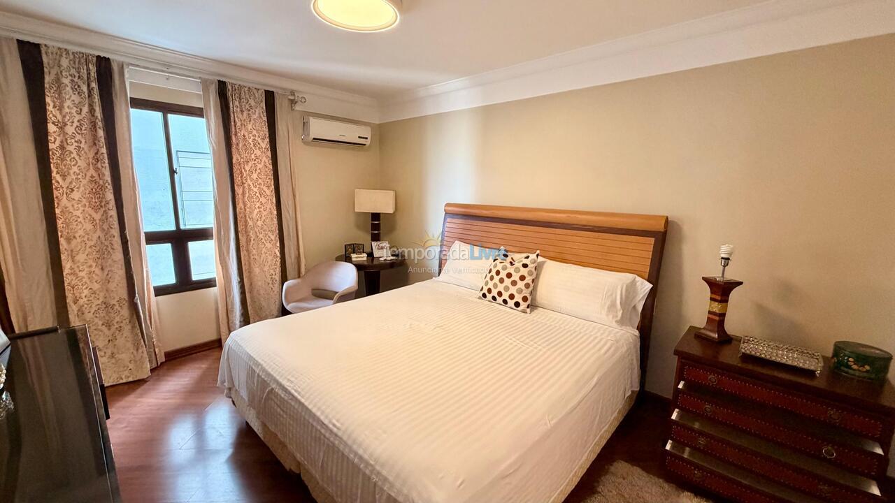 Apartamento para aluguel de temporada em Balneário Camboriú (Praia Central)