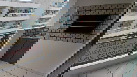 Apartamento meia praia lateral para o mar