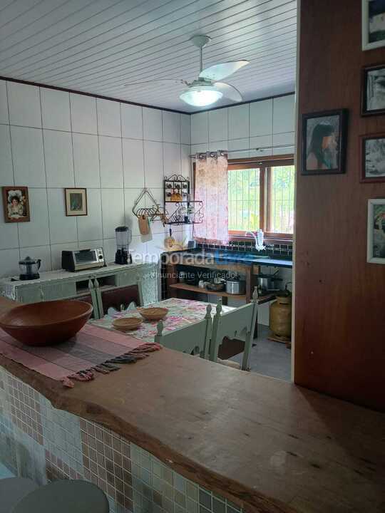 Casa para alquiler de vacaciones em Ubatuba (Vila Rolim)