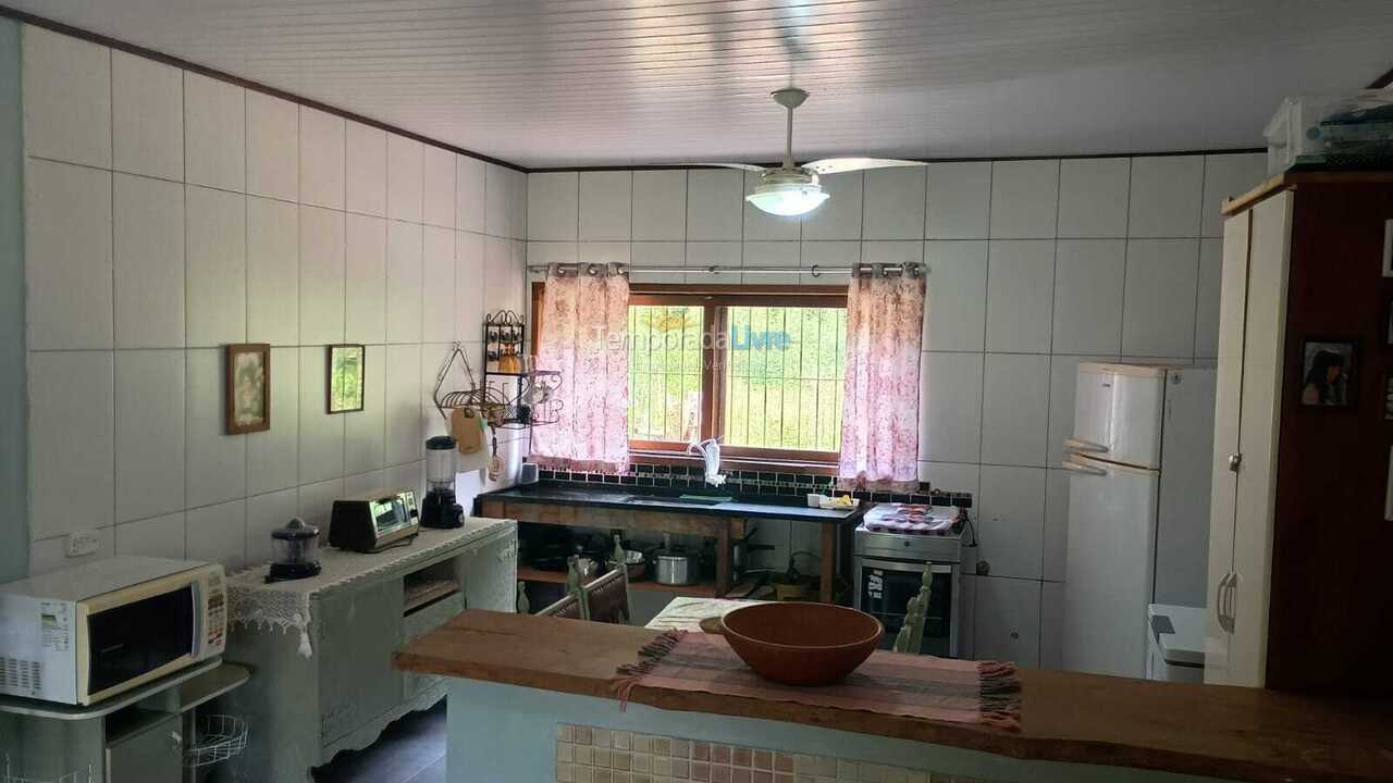 Casa para alquiler de vacaciones em Ubatuba (Vila Rolim)