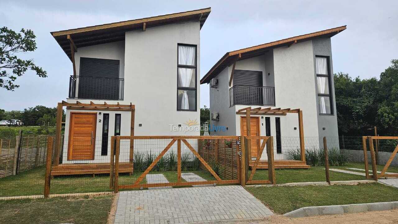 Casa para aluguel de temporada em Imbituba (Praia de Ibiraquera)