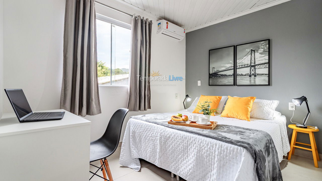 Casa para aluguel de temporada em Florianópolis (Praia Barra da Lagoa)