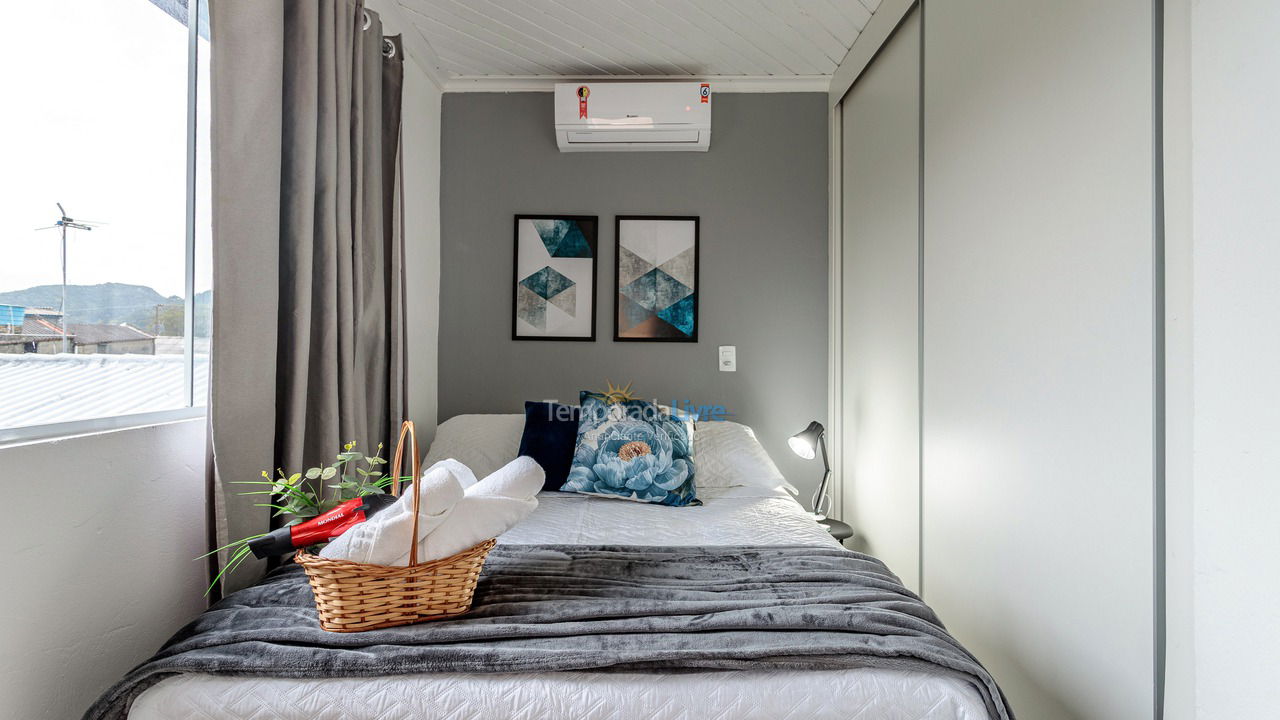 Casa para aluguel de temporada em Florianópolis (Praia Barra da Lagoa)