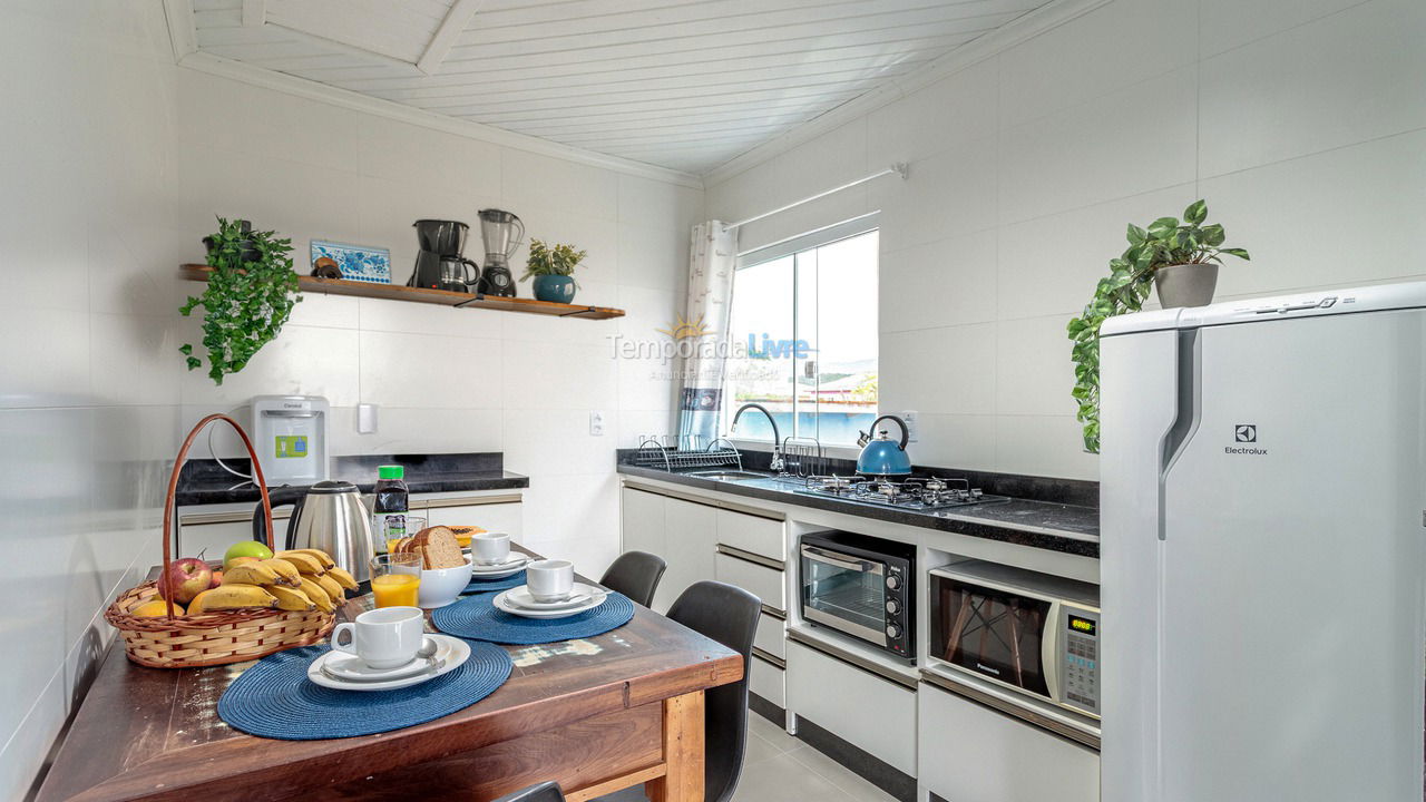 Casa para aluguel de temporada em Florianópolis (Praia Barra da Lagoa)