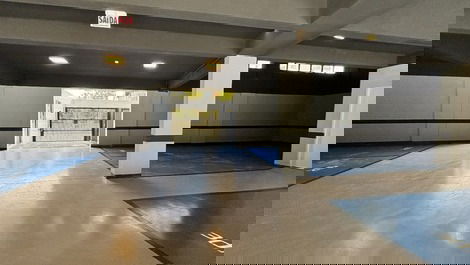 Apartamento alto padrão a 80m da para em Bombas