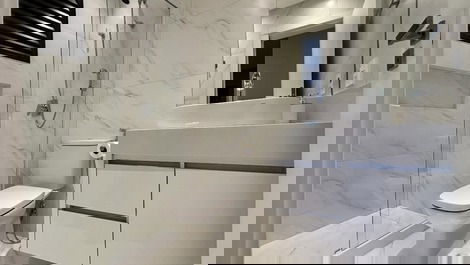 Apartamento alto padrão a 80m da para em Bombas