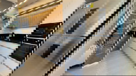 Apartamento alto padrão a 80m da para em Bombas