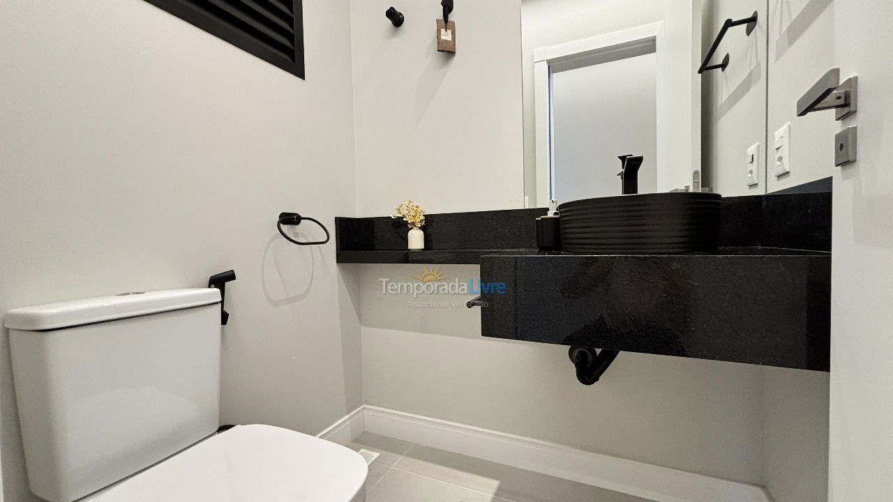 Apartamento para aluguel de temporada em Bombinhas (Bombas 115)