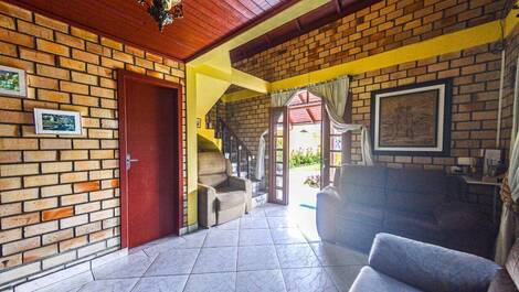 C003 - CASA COM 3 DORMITÓRIOS EM BOMBINHAS