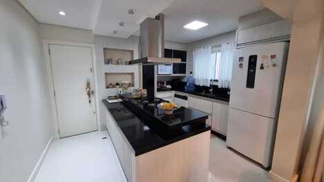 Great 2-bedroom apartment in Meia Praia.