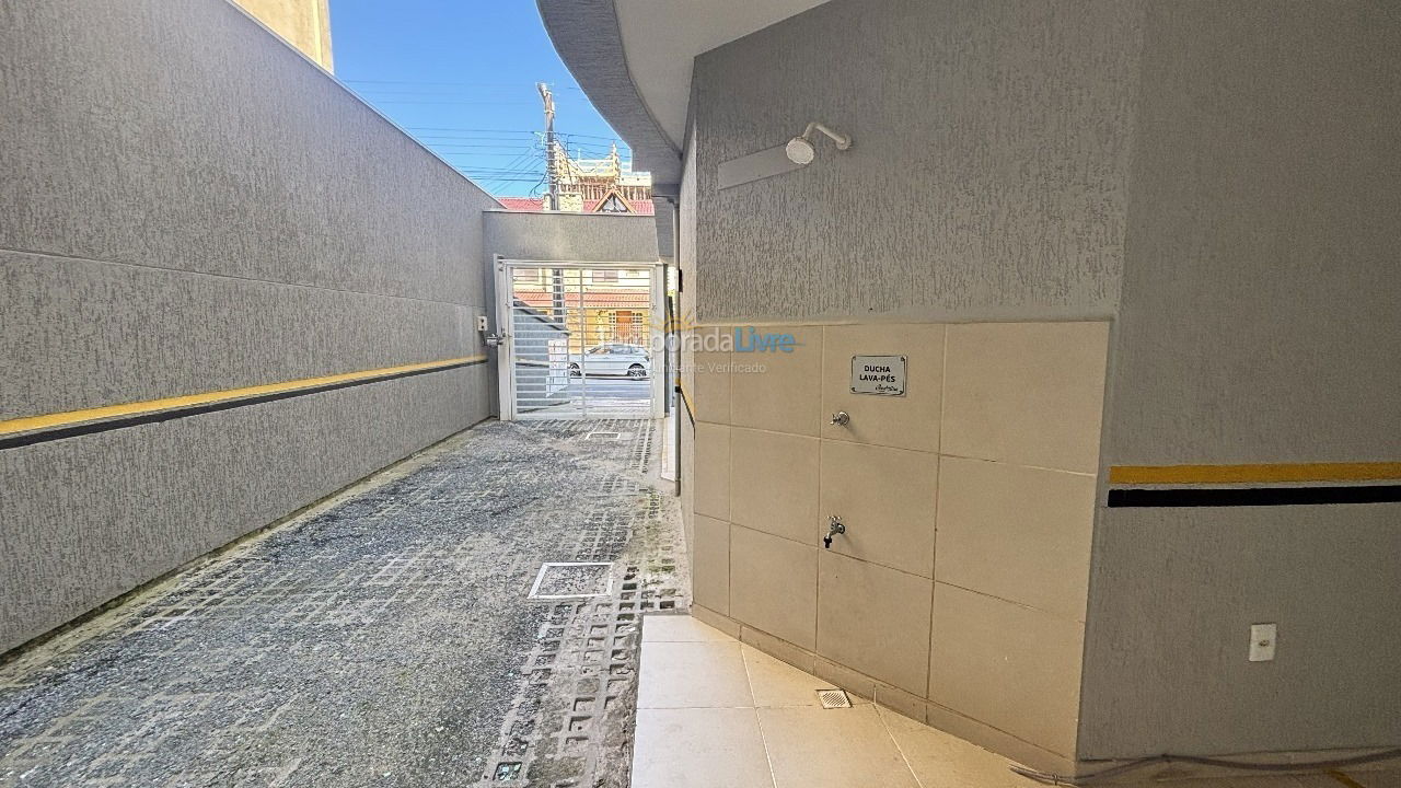 Casa para aluguel de temporada em Bombinhas (Praia de Bombas)
