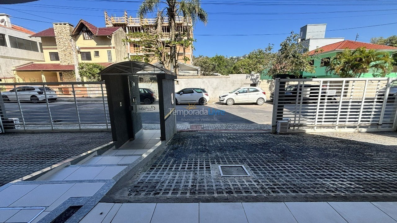Casa para aluguel de temporada em Bombinhas (Praia de Bombas)