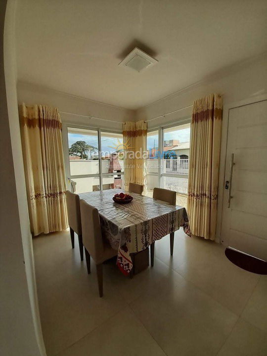 Casa para aluguel de temporada em Itapema (Perequê)