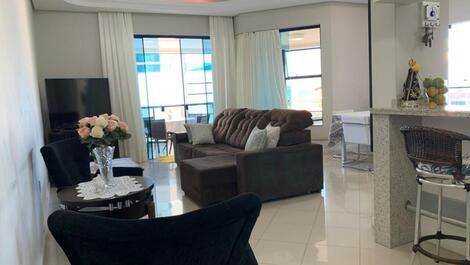 Apartamento de Luxo em Meia Praia | 4 Suítes, Vista Mar, Itapema