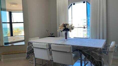 Apartamento de Luxo em Meia Praia | 4 Suítes, Vista Mar, Itapema